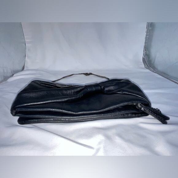 GAP FAUX BLACK LEATHER BOW EXPANDABLE MAGNETIC CLUTCH PURSE CHAIN STRAP - Picture 10 of 11